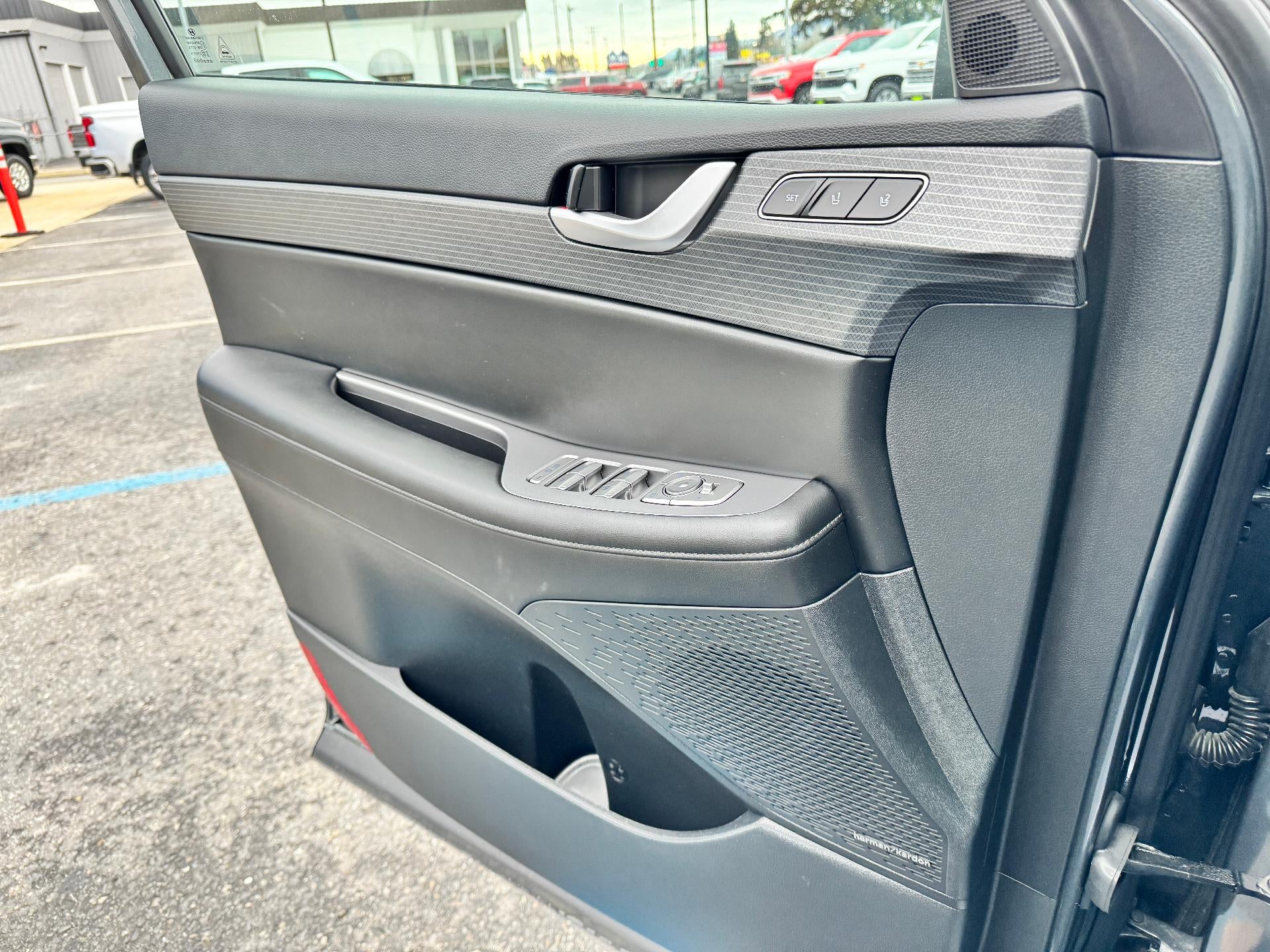 2025 Hyundai Palisade LIMITED / AWD / 3.8 LITER V6 / SURROUND VISION / SUNROOF / 1 OWNER / WARRANTY