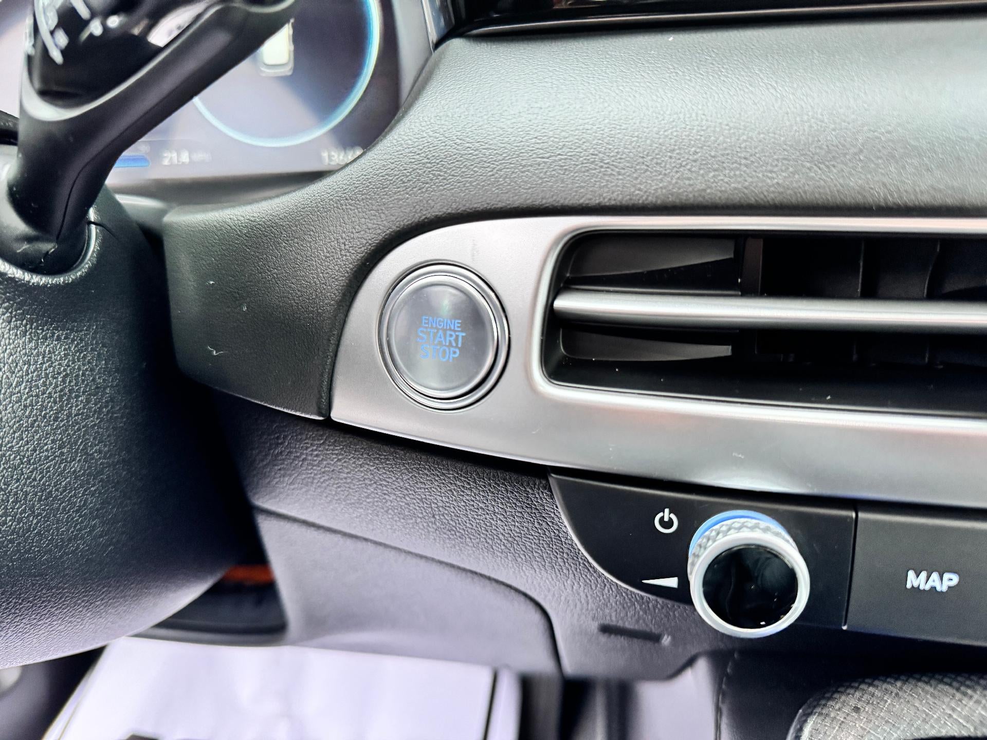 2025 Hyundai Palisade LIMITED / AWD / 3.8 LITER V6 / SURROUND VISION / SUNROOF / 1 OWNER / WARRANTY