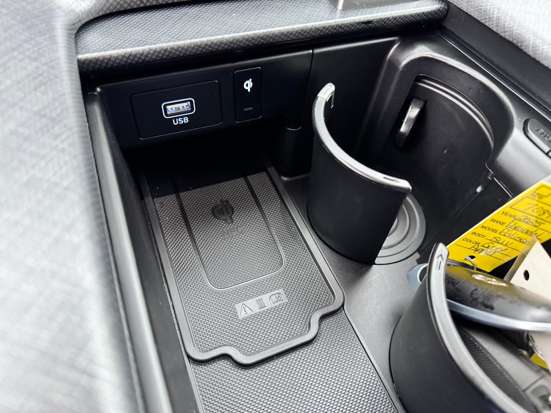 2025 Hyundai Palisade LIMITED / AWD / 3.8 LITER V6 / SURROUND VISION / SUNROOF / 1 OWNER / WARRANTY